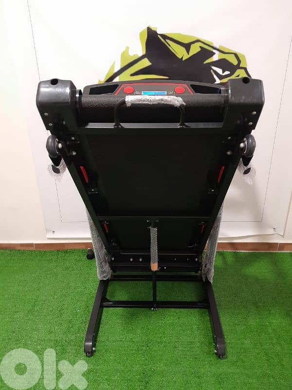 Big size treadmill,2,5hp,,automatic incline,vibration massager 9