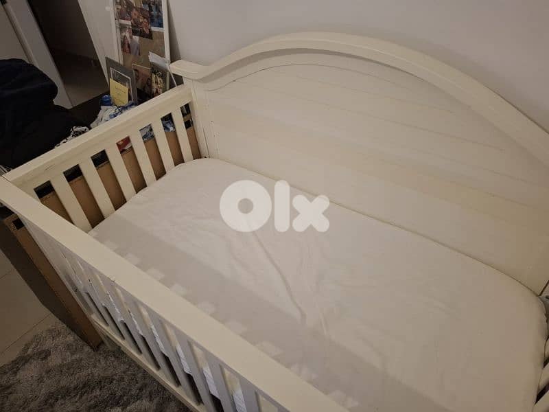 Carters by DaVinci White Wooden Crib 2