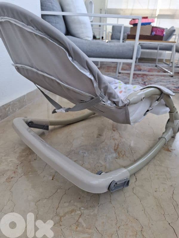 White rocking vibrating chair 3