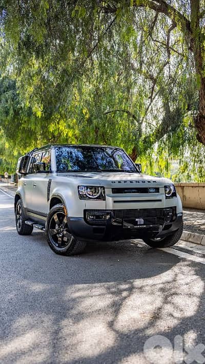 DEFENDER  P400 HSE  FIRST EDITION 2020 ,CLEAN CARFAX,20.000miles ONLY