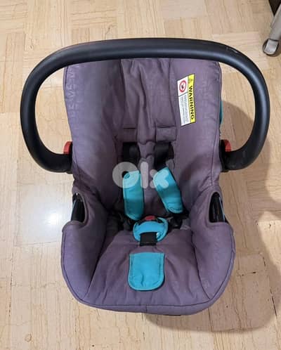 car seats like new used 1 time only كارسيت للطفل