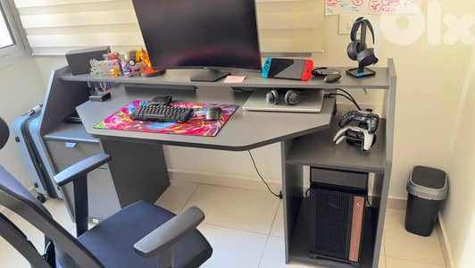 Gaming Desk with Built-In Shelves & PC Compartment