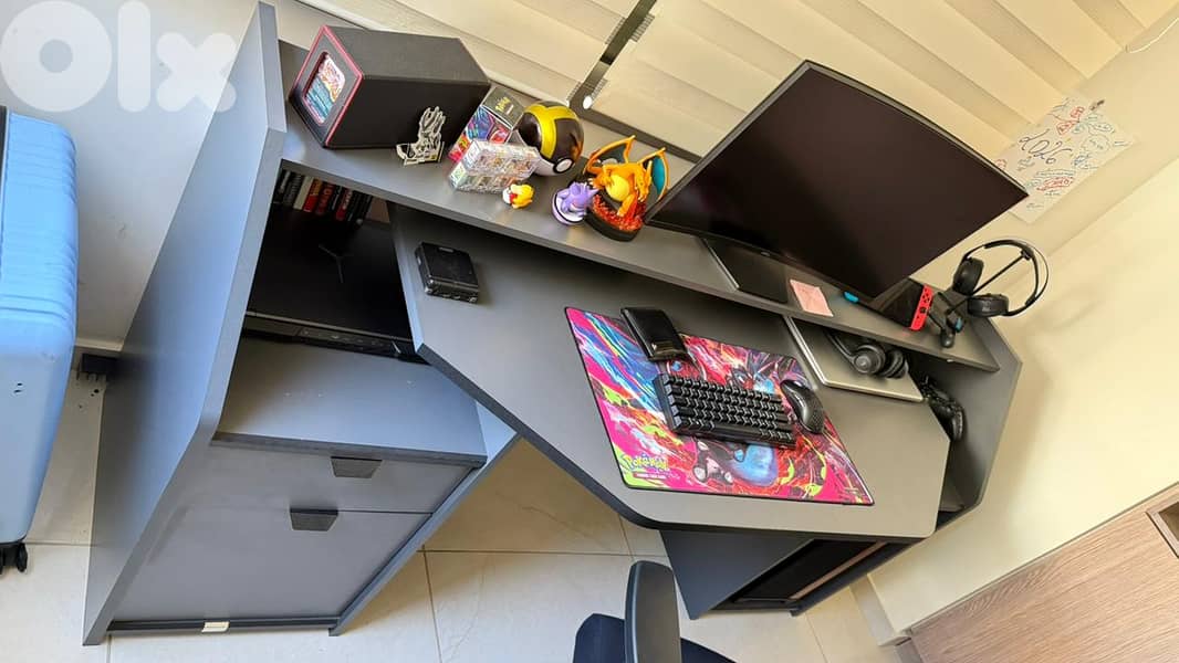 Gaming Desk with Built-In Shelves & PC Compartment 1