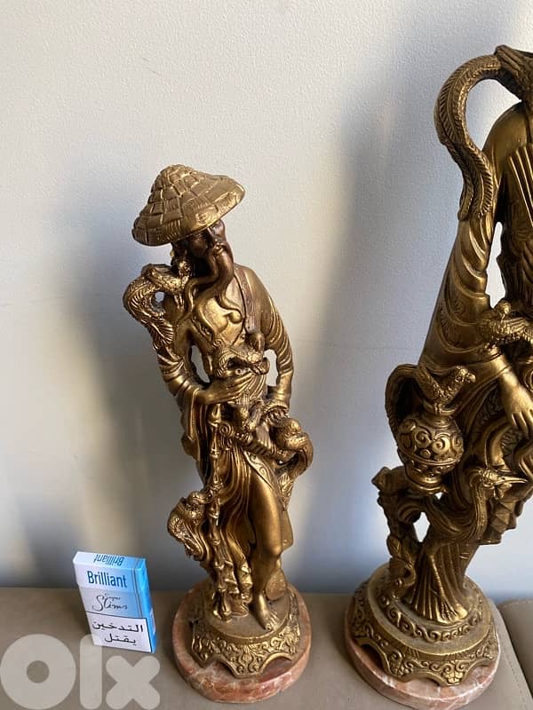 Two resin old statues . 51 cm. 41 cm. 2