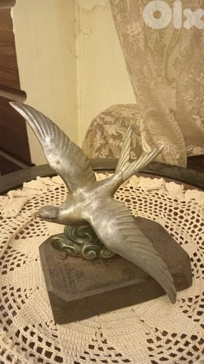 تمثال سنونو طائر / Swallow in Flight
