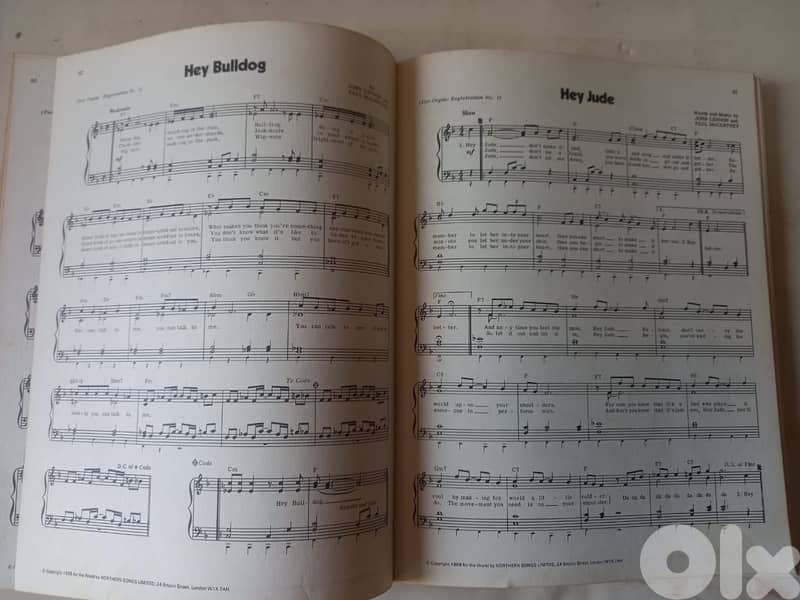 Beatles Songbook for Piano/Organ, featuring an article by Ray Connolly 1