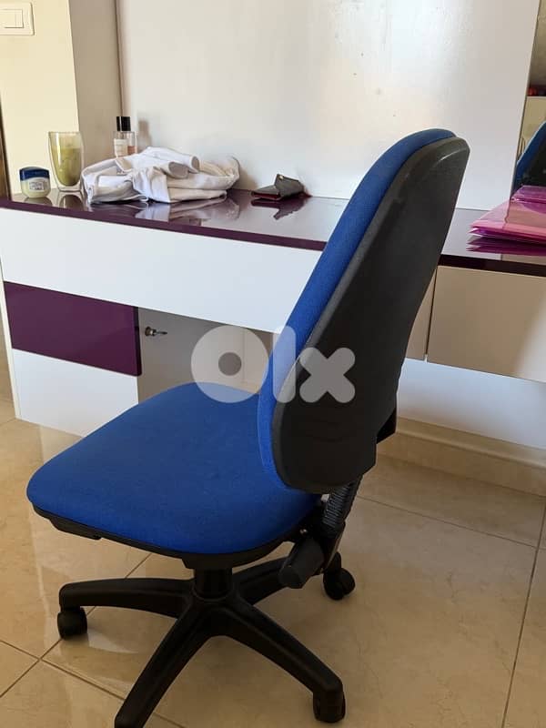Blue Rolling Office Chair 1
