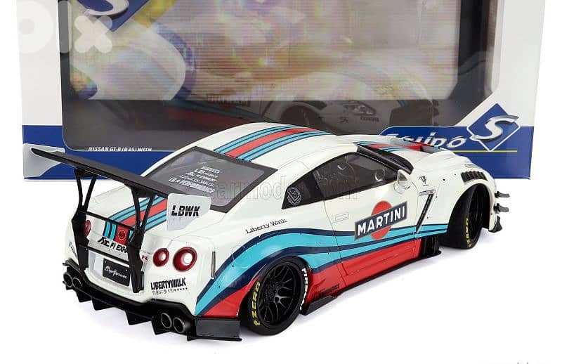 Nissan GT-R (R35)Martini Racing LB Works diecast car model 1;18 4