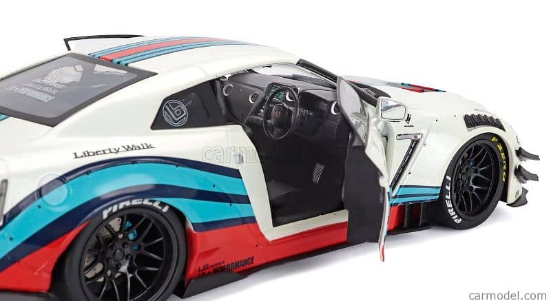Nissan GT-R (R35)Martini Racing LB Works diecast car model 1;18 6