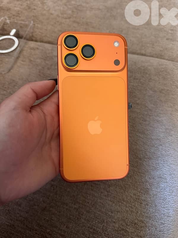 17 pro max orange sim 4