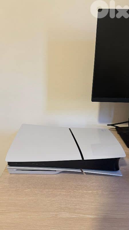 PS5 Slim Disc Edition European Version 1TB  super clean used like new 1