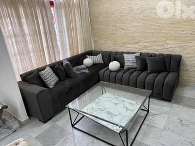 Brand new corner couch with table in mint condition