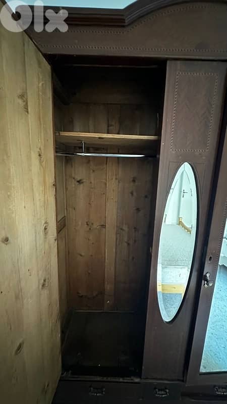 Antique Wooden Clothes Cabinet / Wardrobe with Mirrors – Vintage Style 1