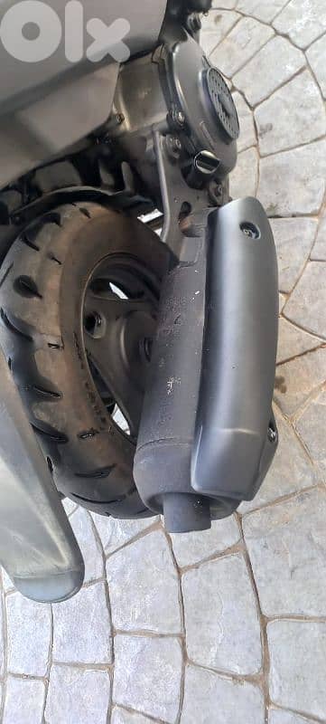 Suzuki address V125 (like new) 8