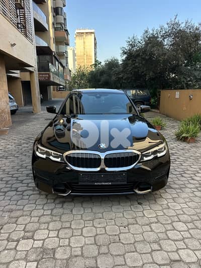 BMW 330i x-drive Sport Package 2019 black on black (clean carfax)