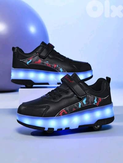 New Fashionable 4 Wheels Led Glowing Rechargeable Roller Skate Shoes