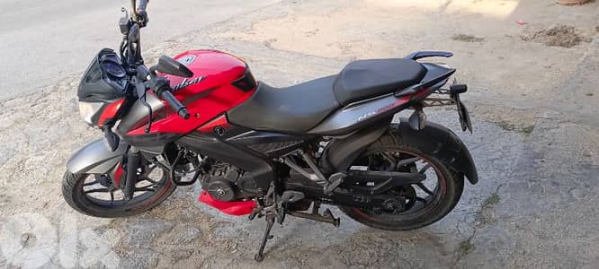 bajaj pulsar NS 200