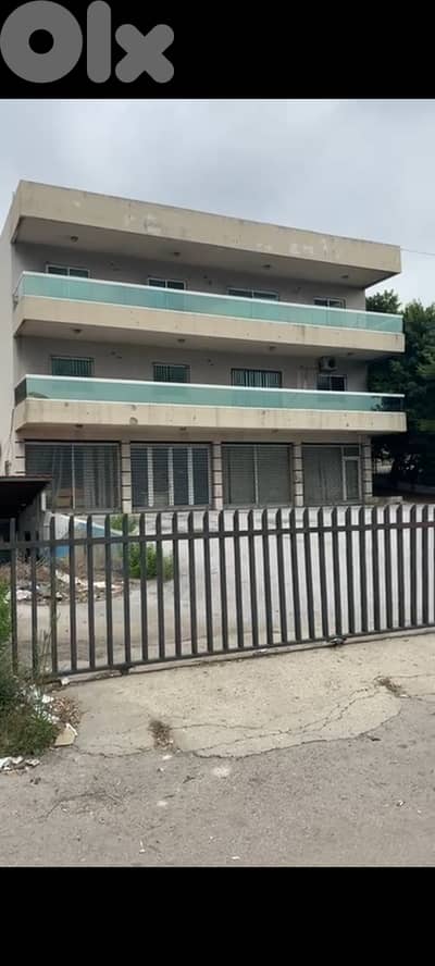 Entire Building in Halat for Sale مبنى بالأكمل للبيع اوتستراد حالات