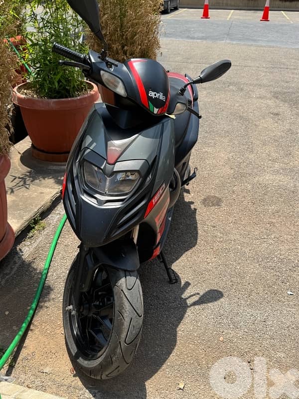 aprilia sr150 1