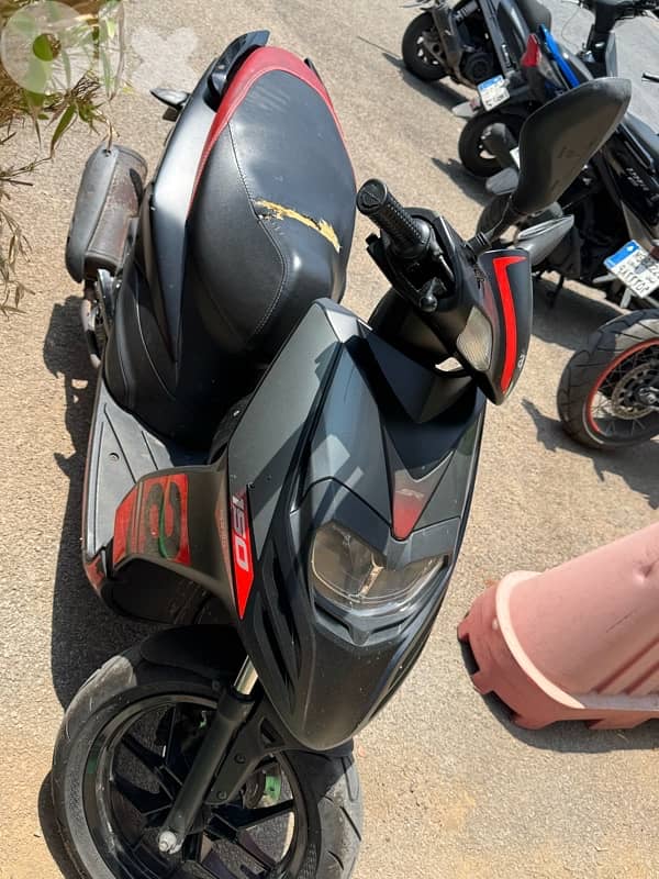 aprilia sr150 2