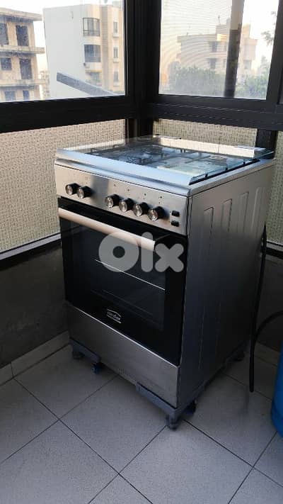 Stove oven for sale in very good condition للبيع فرن غاز حالة ممتازة