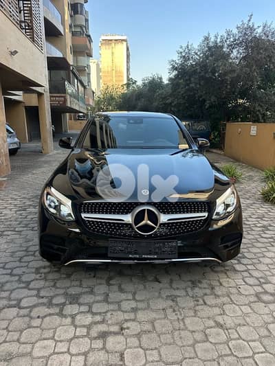 Mercedes GLC 300 coupe AMG-line 2019 black (clean carfax-37k miles)