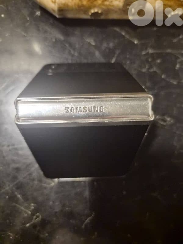Samsung Galaxy Flip 3 3