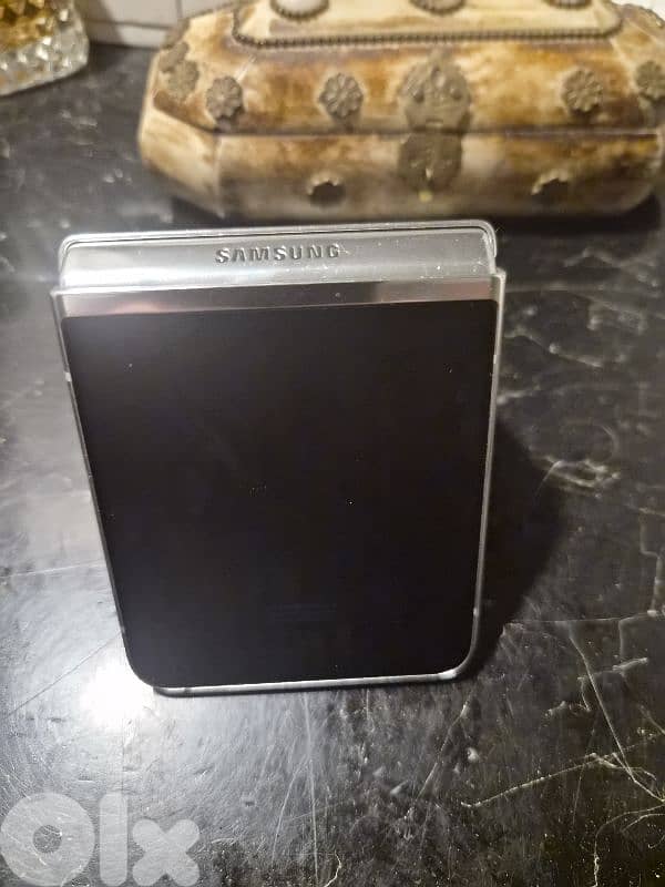 Samsung Galaxy Flip 3 6