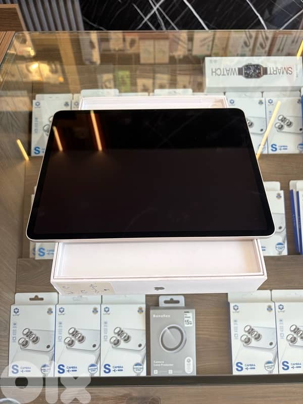 ipad m3 still new with box and charger 1