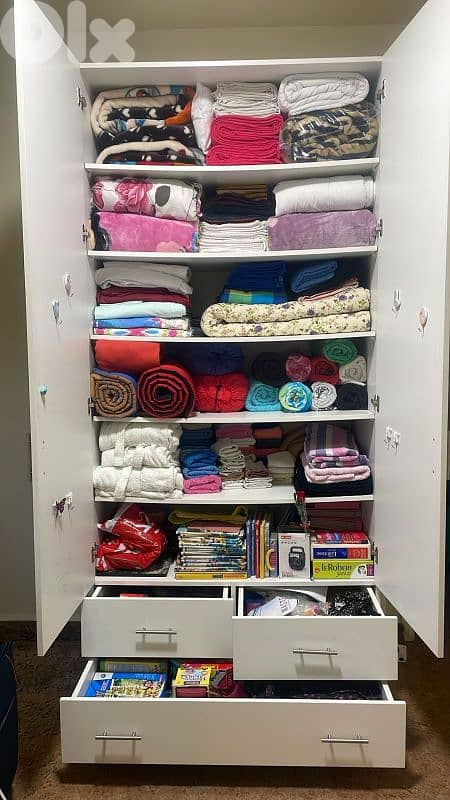 White closet 1