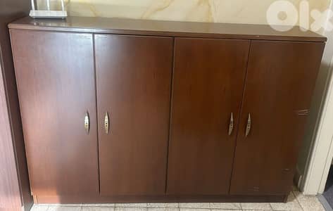 Brown zein wood closet