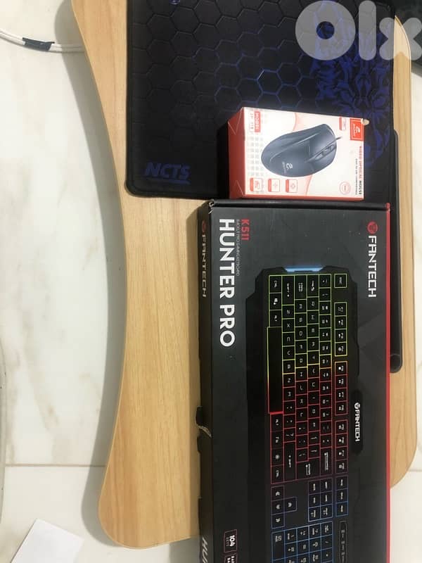 GAMING SET ( gaming keyboard + mouse + mousepad + accessories ) 1