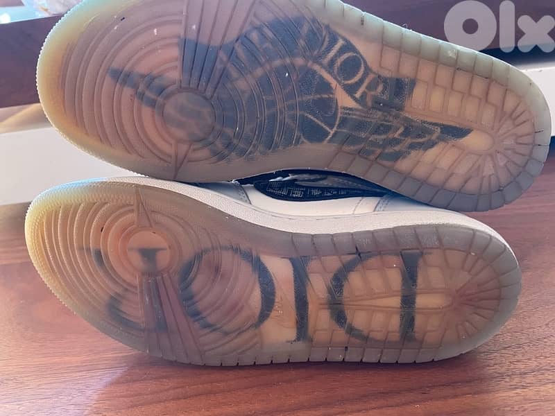 Dior x Air Jordan 1 High OG 4