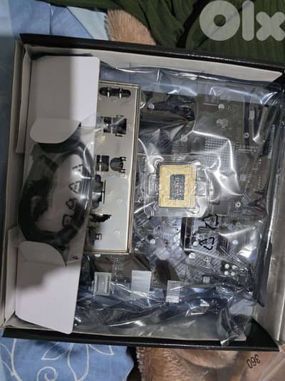 ASRock H610M DDR4 + I/O shield & SATA cable + CPU Intel i5 12400 Tray