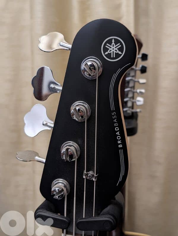 Yamaha bass 6