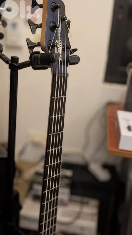 Washburn 5 strings active bass + padded bag 1