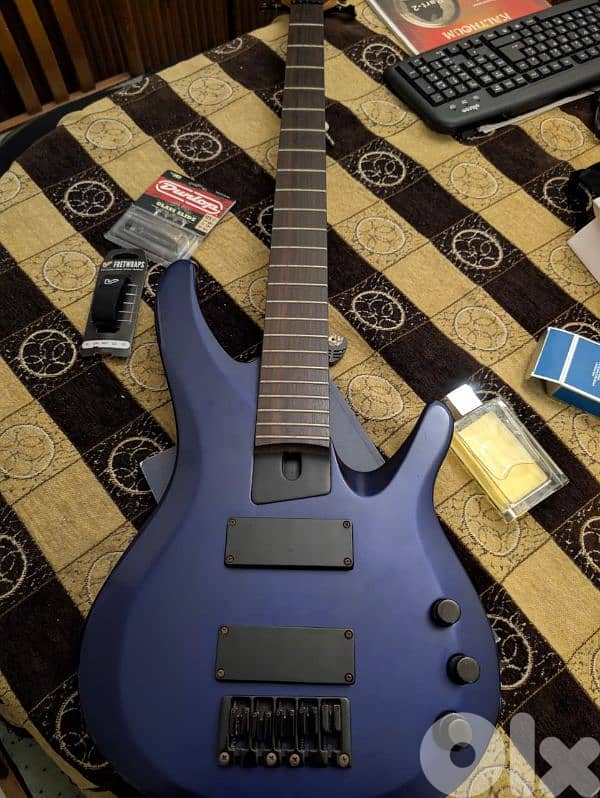 Washburn 5 strings active bass + padded bag 6