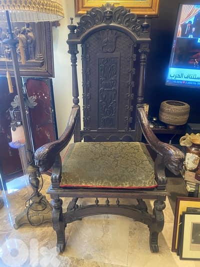 A very old english oak wood king chair.  143 x 63 x 63 cm
