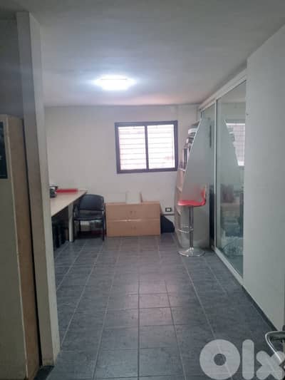 محل للايجار في الدكوانة Shop for rent in Dekwaneh