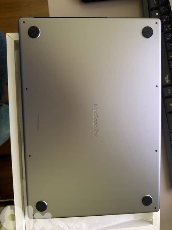 Macbook M2 Pro 1tb 16gb ram 16" 1