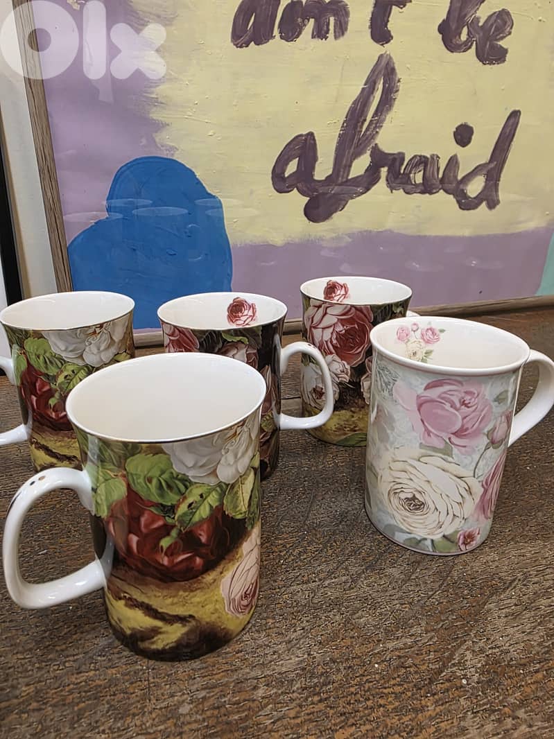 Mugs with floral design 1