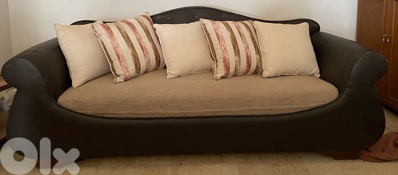 2 Sofas 4