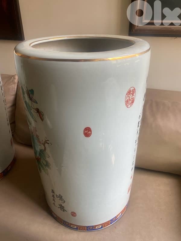 LARGE PAIR Of CHINESE PORCELAIN CYLINDRICAL VASE WITH HAND PAINTED 7