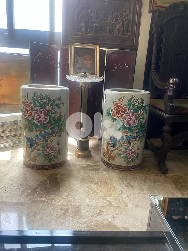 LARGE PAIR Of CHINESE PORCELAIN CYLINDRICAL VASE WITH HAND PAINTED 10