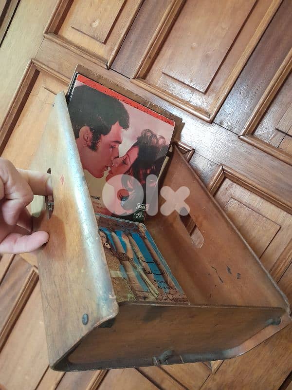 vinyl box . 2
