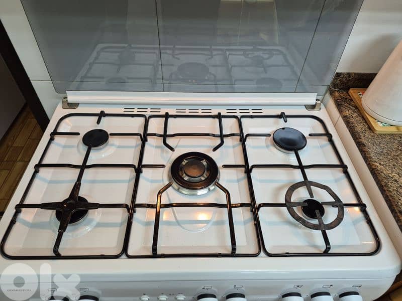 GAS COOKER 1