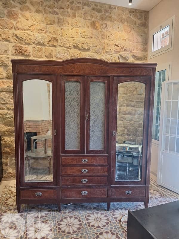 dresser 2
