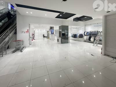 GMC188LG Showroom for rent in Hamra -  معرض للإيجار في الحمرا