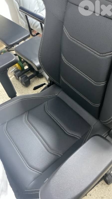 Brand New Cougar Armor Evo Royal Gaming Chair Black 3