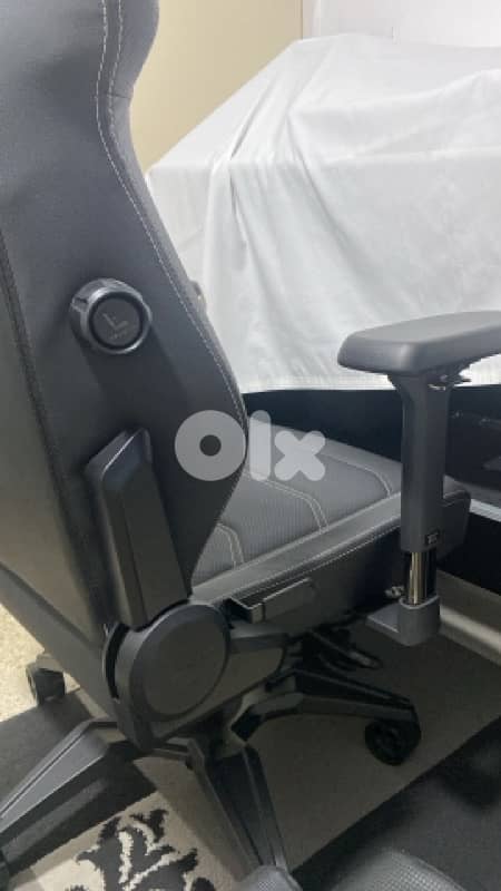 Brand New Cougar Armor Evo Royal Gaming Chair Black 4